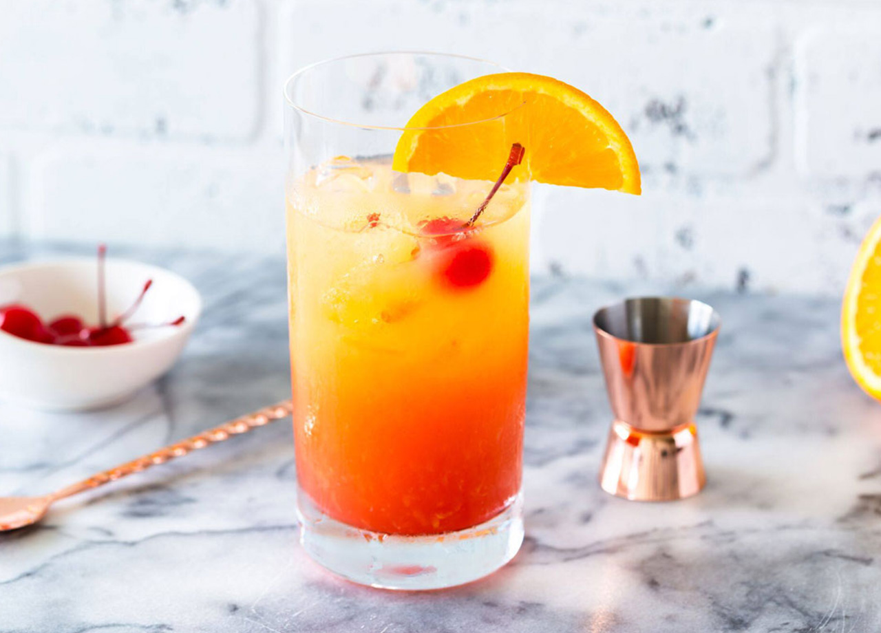 Tequila Sunrise koktél recept – ha egy frissítő és ütős kevert italra vágyunk